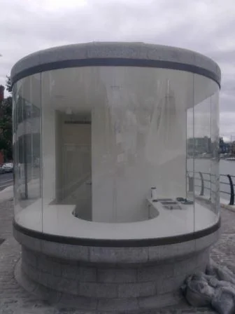 Frameless Shopfronts — photograph 2