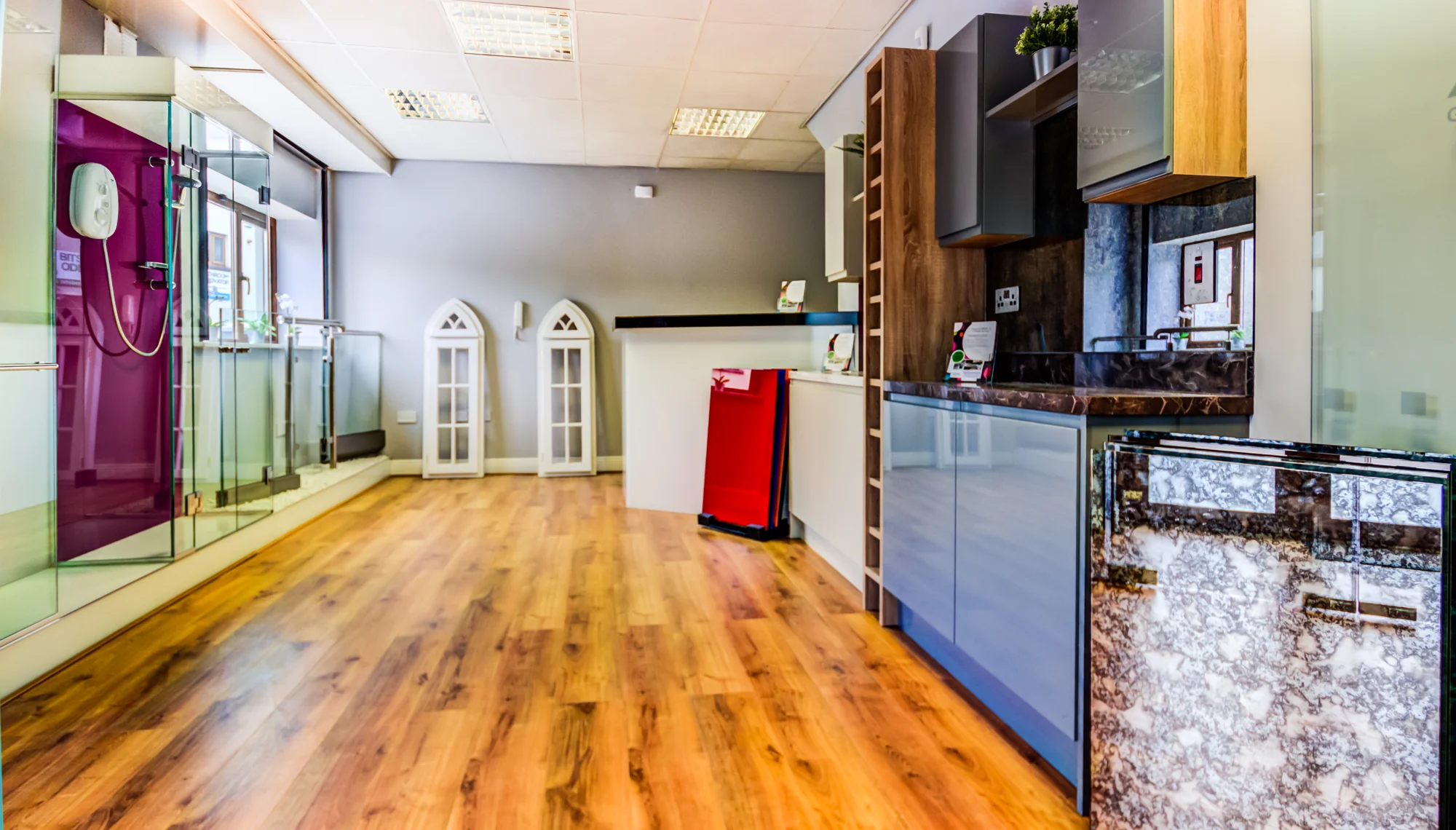 Allspec Glass showroom displaying showers, mirrors and coloured glass